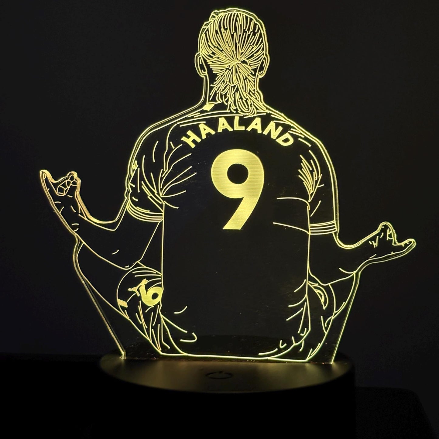 Erling Haaland #9 LED Lamp – Multicolor Acrylic Night Light – Meditating Footballer Design – Soccer Fan Gift – Sports Room Decor LED Lamp
