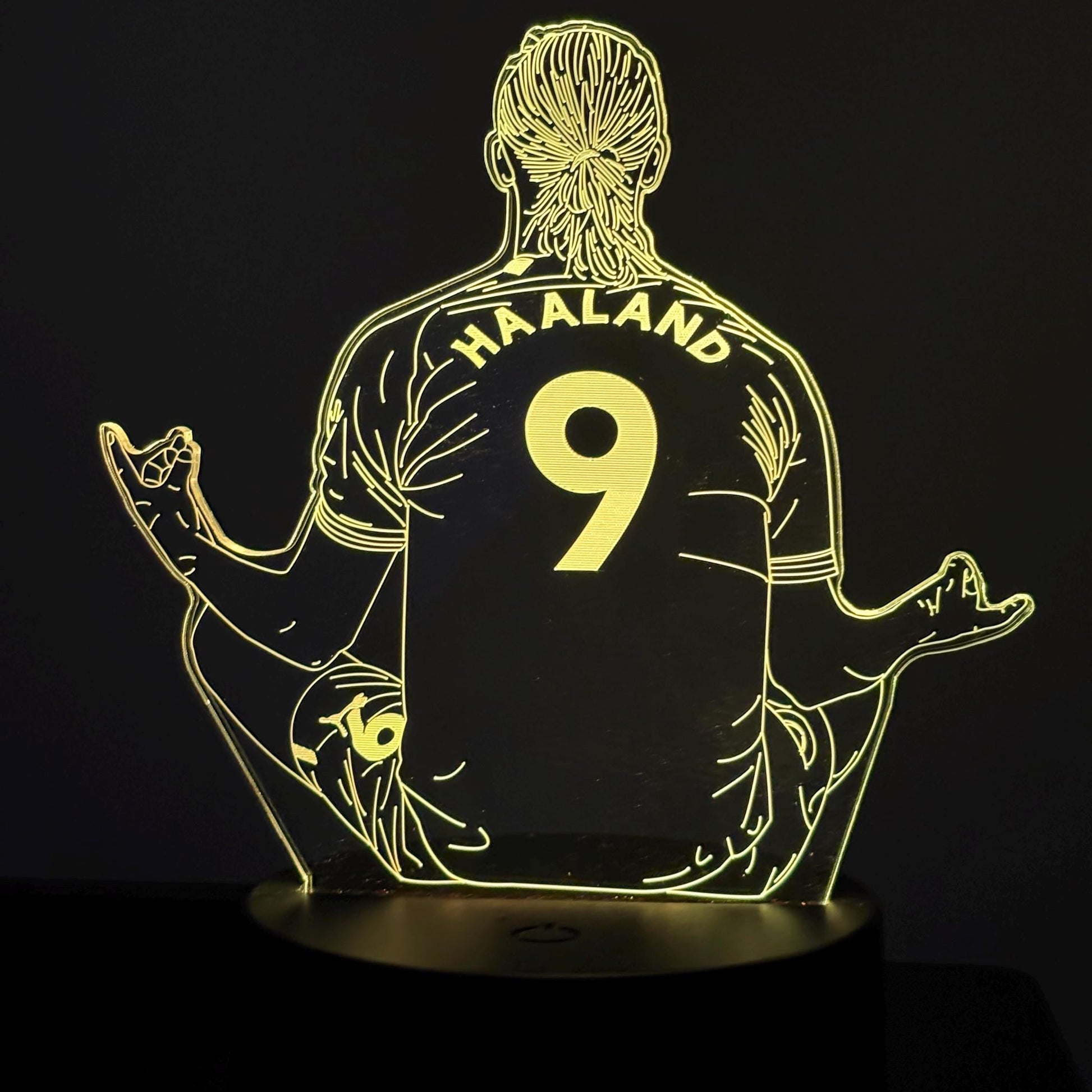 Erling Haaland #9 LED Lamp – Multicolor Acrylic Night Light – Meditating Footballer Design – Soccer Fan Gift – Sports Room Decor LED Lamp